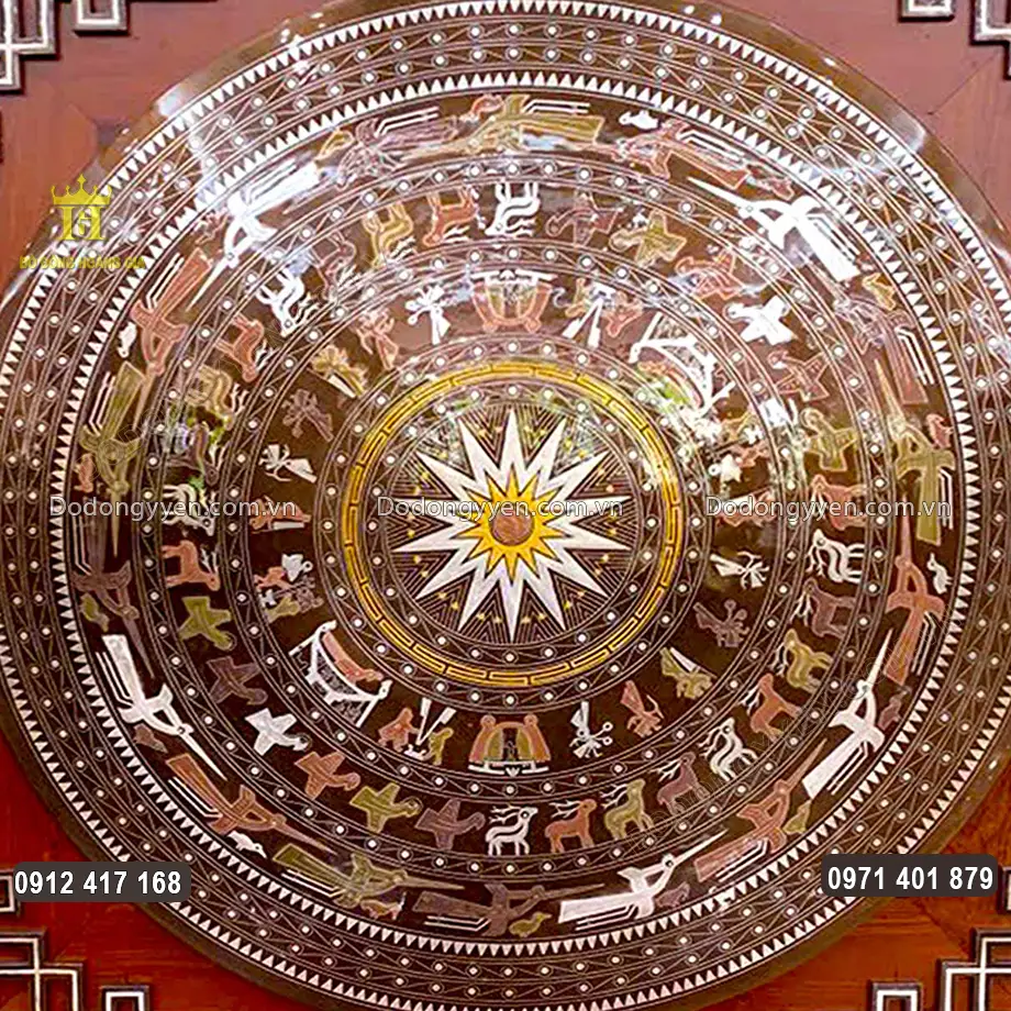 H&igrave;nh ảnh ng&ocirc;i sao nhiều c&aacute;nh ở trung t&acirc;m l&agrave; biểu tượng của mặt trời